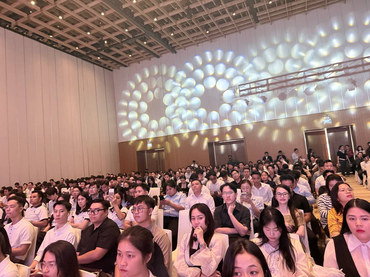 Nha Trang đón 16,4 triệu khách 2025: Đất diễn cho Alora?